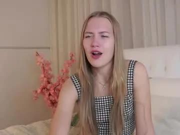 roxanelan — GOAL: Hey hey Hi, I'm new here! Let's start having fun? #shy #18 #new #teen #skinny [5 tokens remaining]