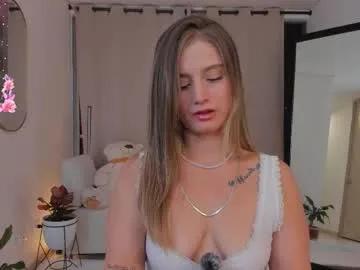 roxie_gates — GOAL: clap ass more oil [777 tokens remaining] Make Me Wet  Lovense Toy ON!! #latina #anal #bigass #cum #squirt