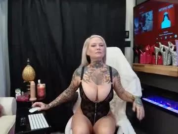Chaturbate roxydiamonde is Freechat roxydiamonde — full oiled body show! #new #milf #mommy #bigboobs