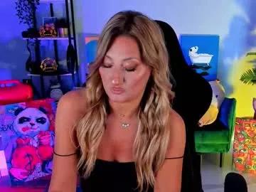 Freechat sarahholly on Chaturbate