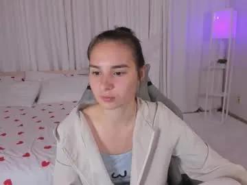 seraphineclark — hi^^ i'm Seraphine and my first day here GOAL -  turn arund <3 (tease u) #shy #new #nonude #18 #natural [0 tokens remaining]