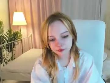 staymonica — Play with hair ><  #new #shy #teen #petite #nonude [0 tokens remaining]