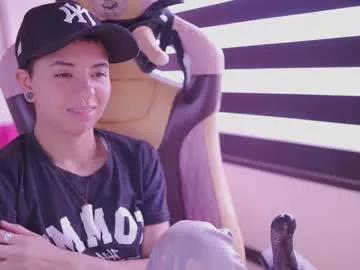 Freechat tommy_blue1 on Chaturbate