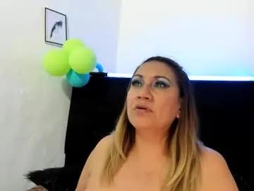 yayita_mature — Goal: kisses for you #blonde #milf #natural #hairy #bigboobs - Next Goal: lick a nipple - Next Goal: spank ass *5*