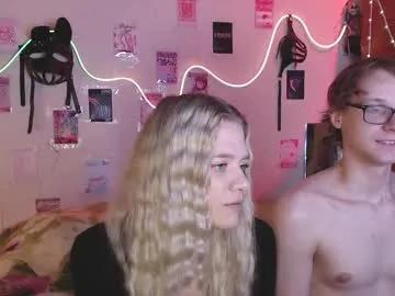 Freechat your_horny_friends on Chaturbate