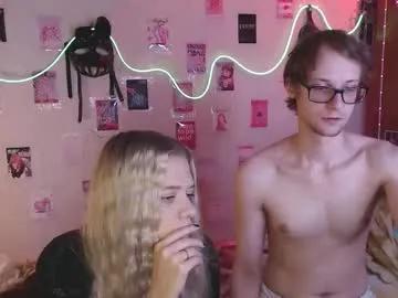 Freechat your_horny_friends on Chaturbate