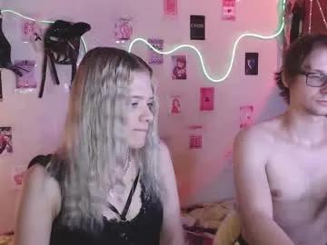 Freechat your_horny_friends on Chaturbate