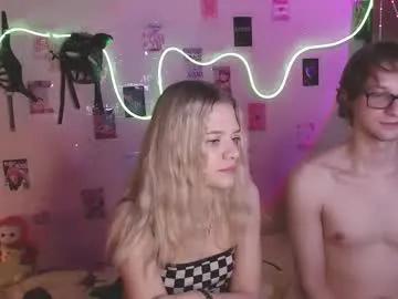 Freechat your_horny_friends on Chaturbate