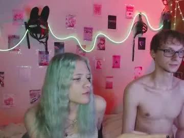 Freechat your_horny_friends on Chaturbate