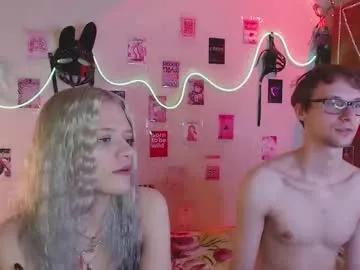 Freechat your_horny_friends on Chaturbate