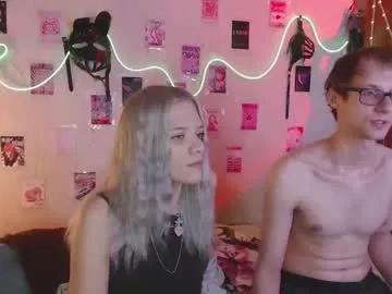 Freechat your_horny_friends on Chaturbate