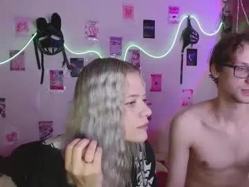 Freechat your_horny_friends on Chaturbate