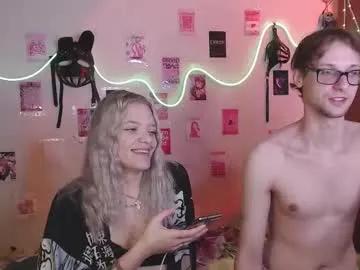 Freechat your_horny_friends on Chaturbate