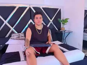 zeussmithh — GOAL: striptease [300 tokens remaining] Welcome to my room! #new #young #lesbian #bigboobs #smoke