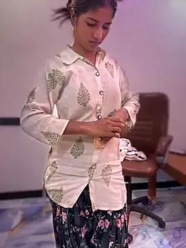 4U143 — Full nude show
