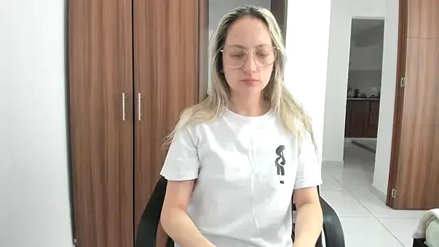 Adele_johnsonn1 — It excites me to vibrate the pussy
