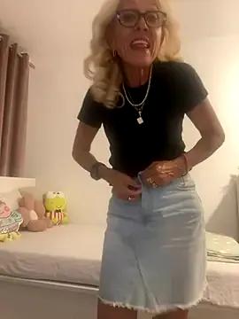 adella13 — Cum on cam live