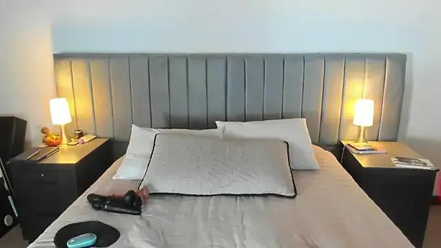 Freechat adriana71 on StripChat