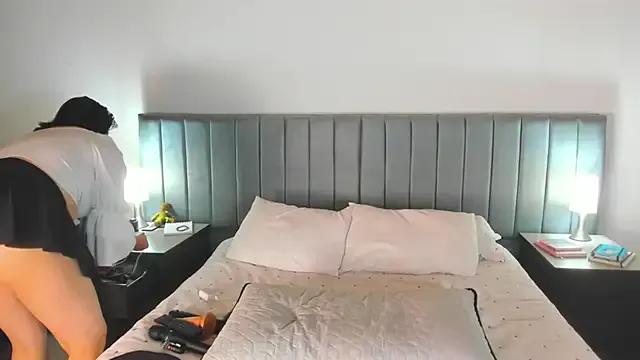 Freechat adriana71 on StripChat