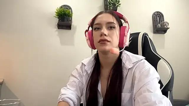 AdrianaRudin — Hi, this is my first goal(Smile)