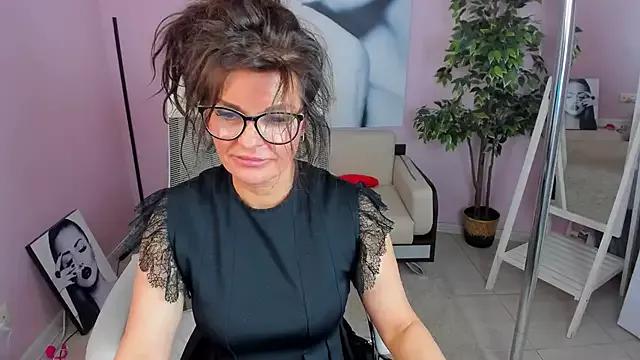 Freechat AerysMitch on StripChat