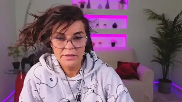 Freechat AerysMitch on StripChat