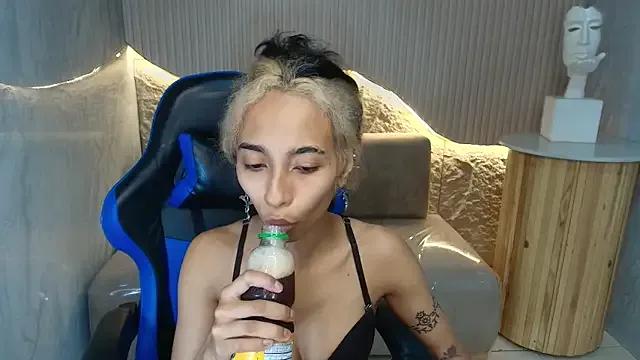 Agnis_ink_r — finger in pussy