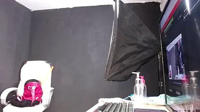 Aishaahot — Flash tits