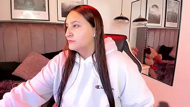 Alaia_Carter on StripChat 