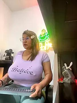 Freechat AlexxiaaMat on StripChat
