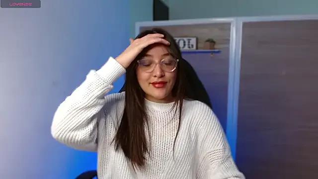 Alice_Peachy — 2 fingers in my pussy