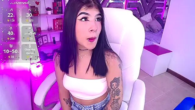 AliceWalker_11 — Flash tits