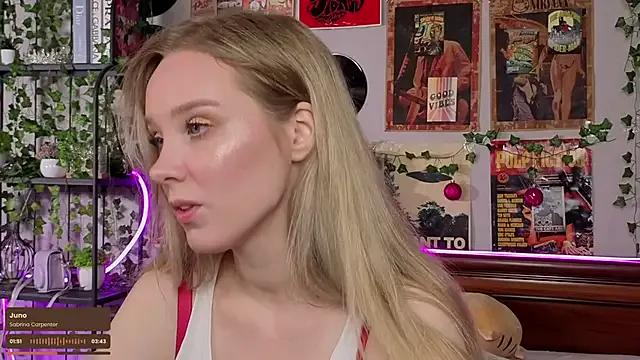 AliciaParkerf — lick lips