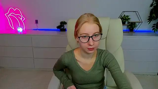 Alina_Blonde — Private on StripChat