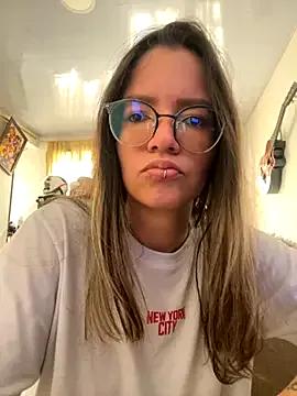 Allison_Bailey — Bandage and two fingers in her pussy