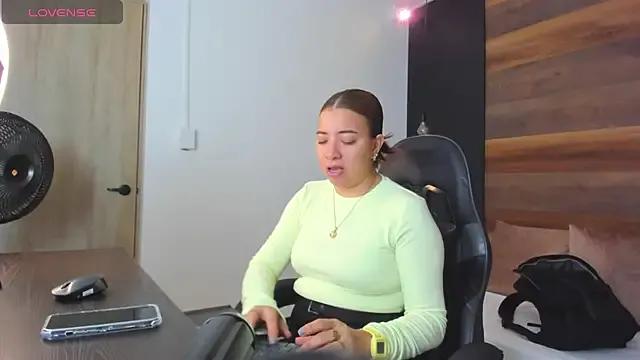 Freechat alma_fenix on StripChat