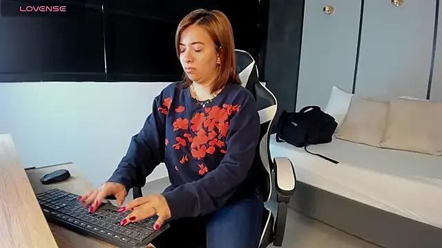Freechat alma_fenix on StripChat