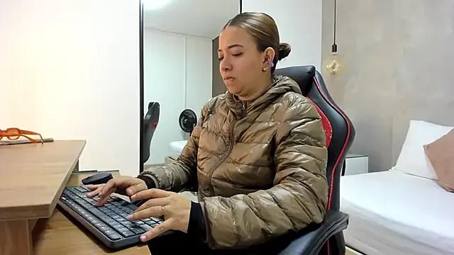 Freechat alma_fenix on StripChat