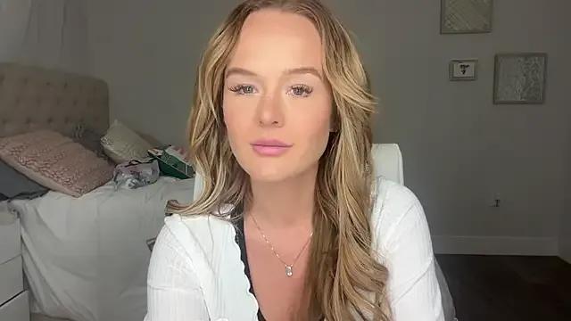 Amberjayxox0 — Naughty little thong tease