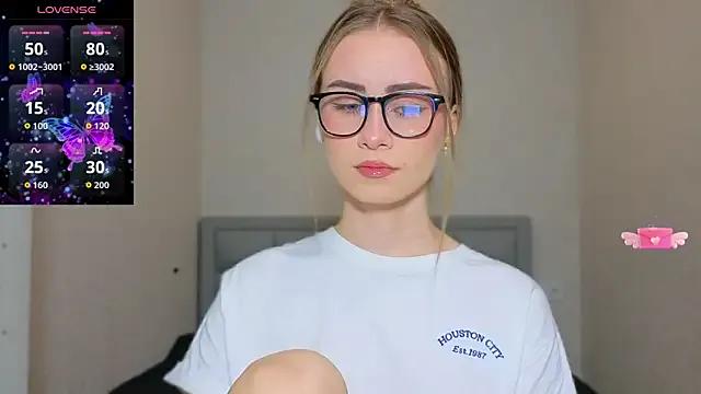 AminaLuxuryy — make my pussy wet
