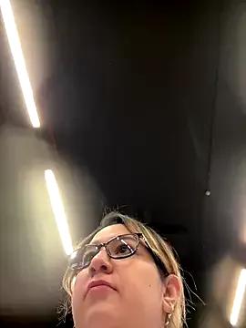 Freechat amooraaamoon on StripChat