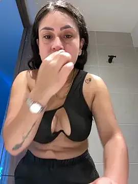 amyross_s1 — Out Tits
