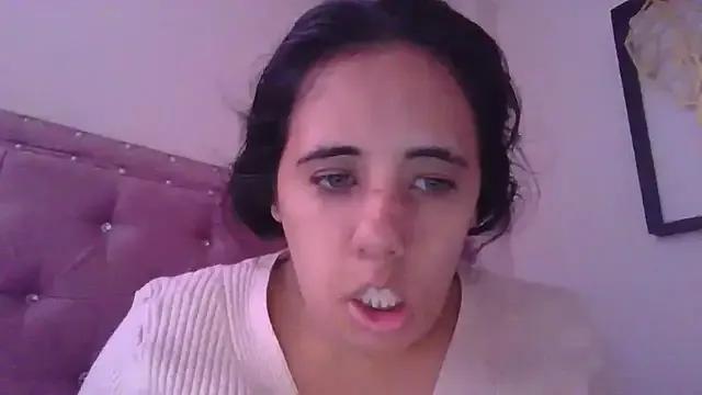 Freechat annarose19 on StripChat