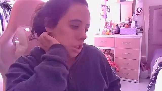 Freechat annarose19 on StripChat