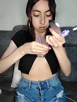 AnnieSparkle — show armpits