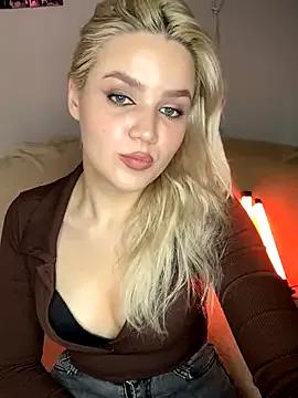April_Purr — Play nipples In clothes