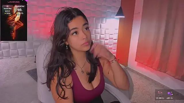Freechat Ariana_Pierce on StripChat