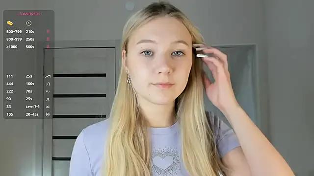 ArianeAumich — lick my lips close to cam