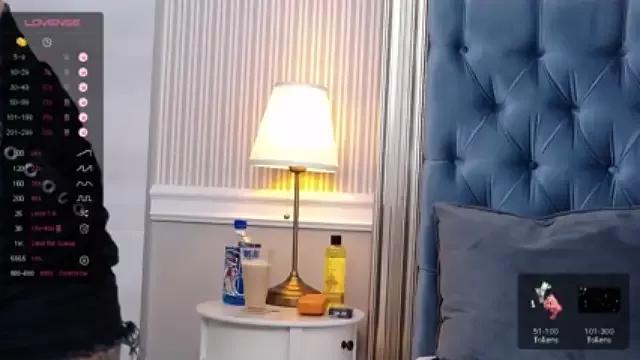 AriannaClover on StripChat 