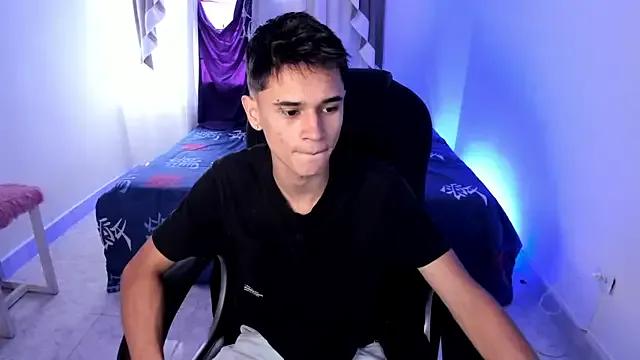 Aron_Boyy — flash dick